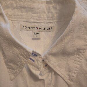 Tommy Hilfiger sleeveless button shirt